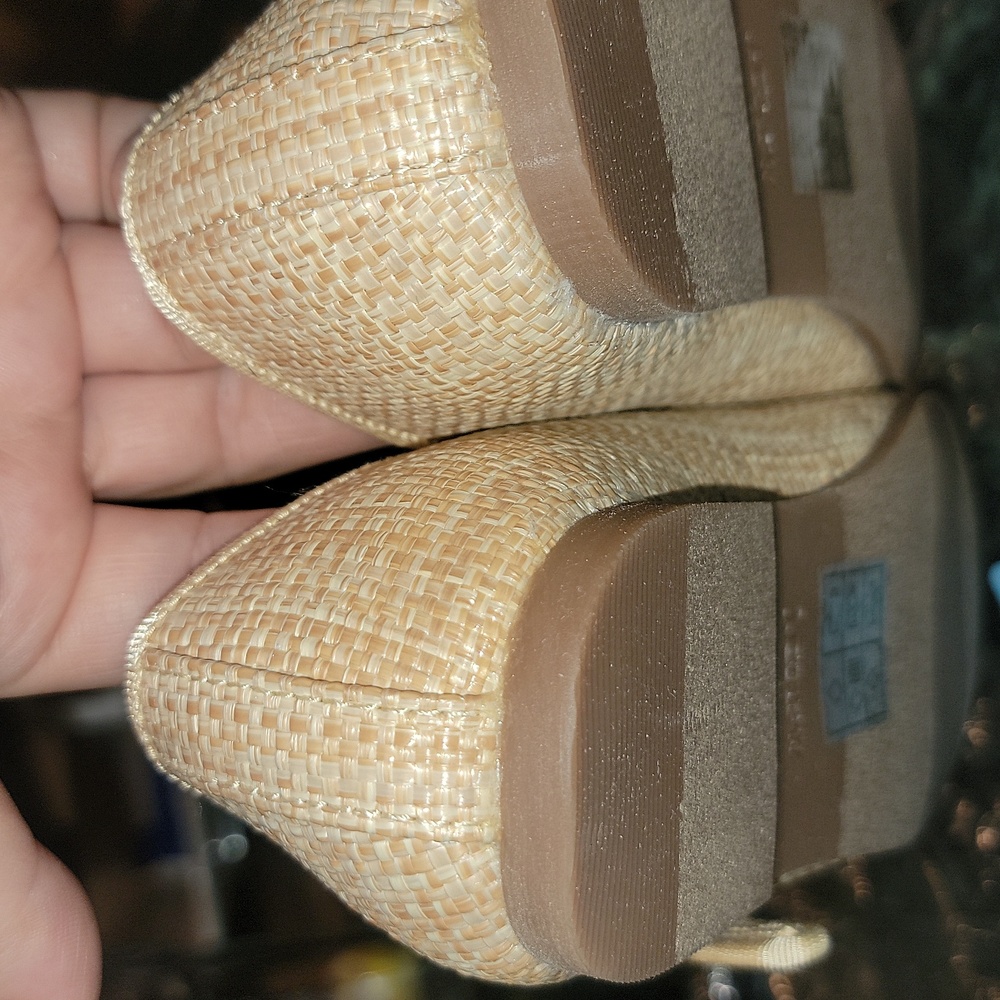 Girls dress shoes. - Picture 4 of 6